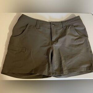 The North Face Cargo Shorts- Women's 4
